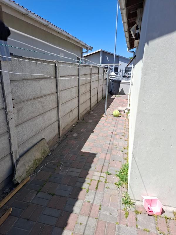 2 Bedroom Property for Sale in Lentegeur Western Cape